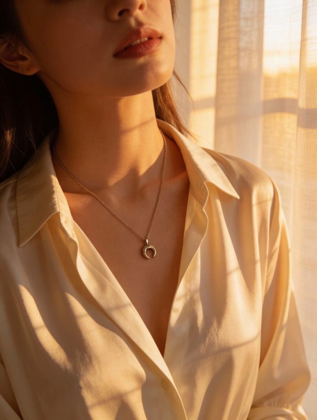 Ay Işıltısı Çelik Kolye