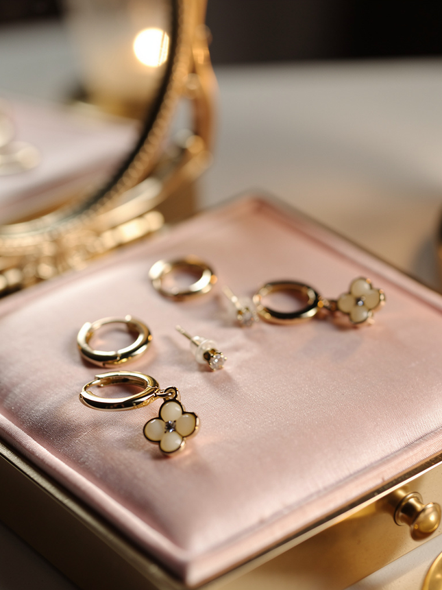 14k Altın Kaplama Çiçek Çelik Küpe